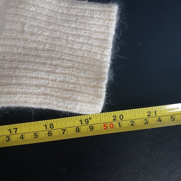 Bay Club SZ M Cream Silk, Angora Rabbit, Nylon & Lambswool Turtleneck Sweater - Picture 13 of 16